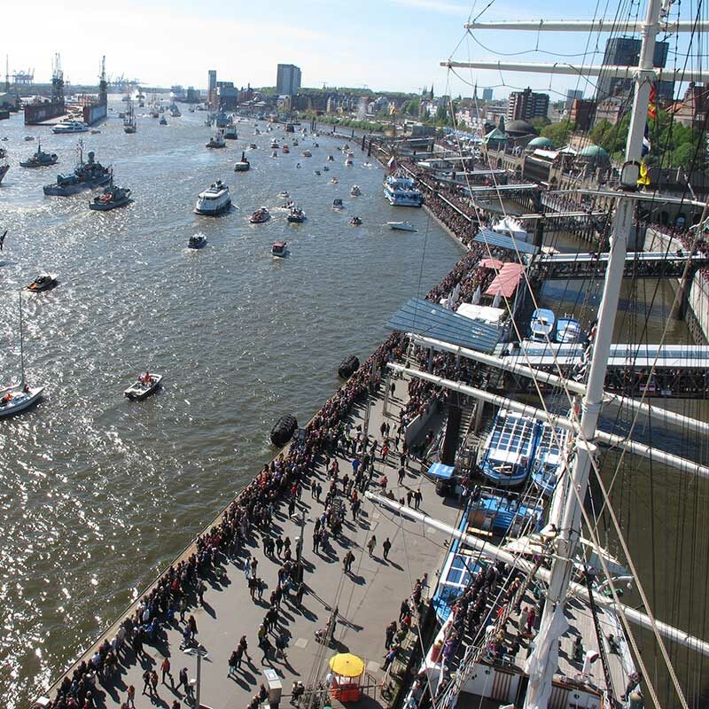 Alternative view of Klettern auf der RICKMER RICKMERS