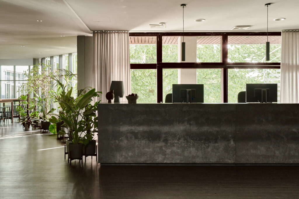 Bold Campus Reception Desk Totale